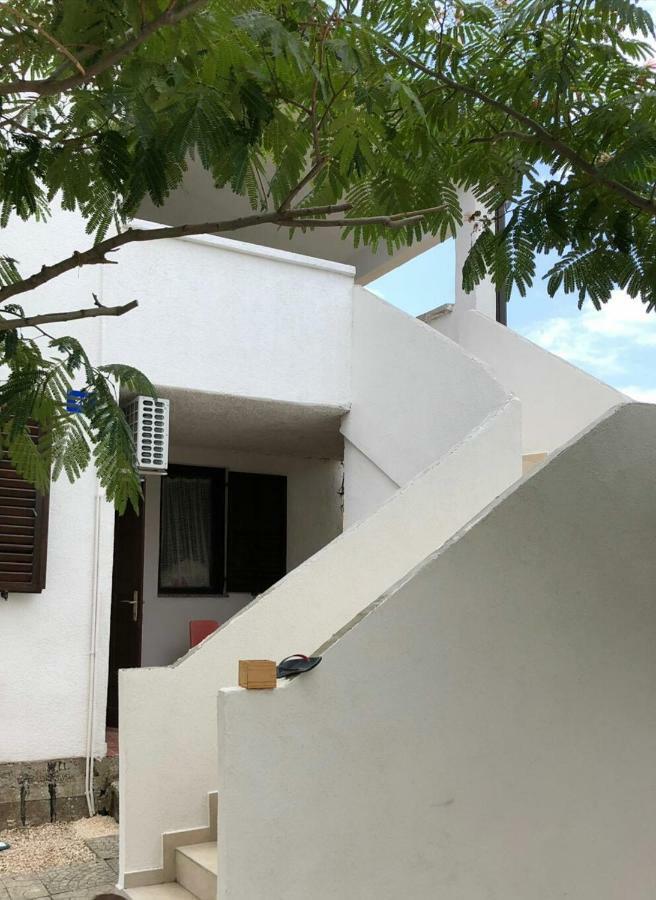 Apartman Zidak Vir Luaran gambar